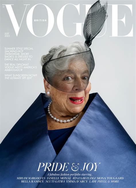 Miriam Margolyes gloriously poses topless as Vogues cover star。